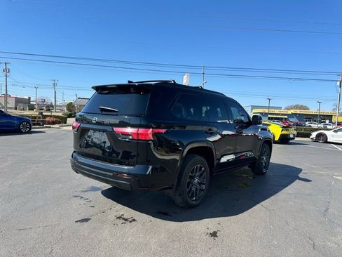 Used 2023 Toyota Sequoia Platinum image 5