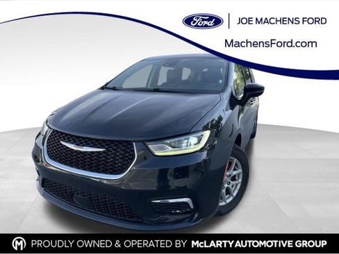 Used 2023 Chrysler Pacifica Touring-L FWD image 1