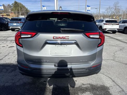Used 2024 GMC Terrain SLE image 5