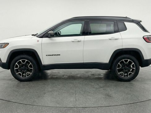 Used 2025 Jeep Compass Trailhawk AWD/4WD image 5