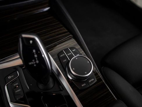 Used 2022 BMW 530e w/ Premium Package image 34