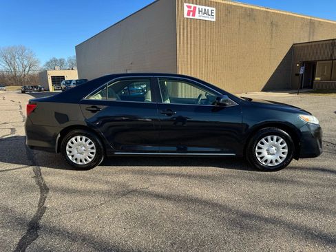 Used 2012 Toyota Camry LE image 10