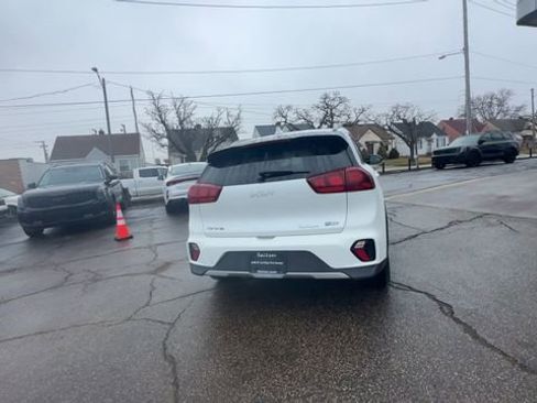 Certified 2022 Kia Niro LX image 8