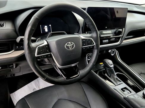 Used 2025 Toyota Grand Highlander AWD image 25