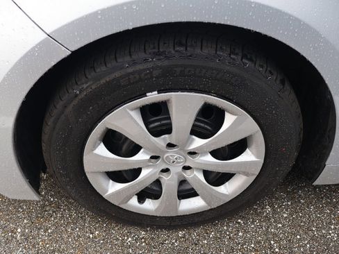 Used 2024 Toyota Corolla LE FWD image 4