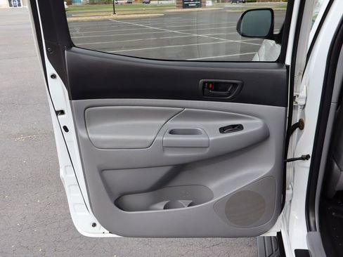 Used 2013 Toyota Tacoma 4x4 Double Cab w/ SR5 Pkg image 24