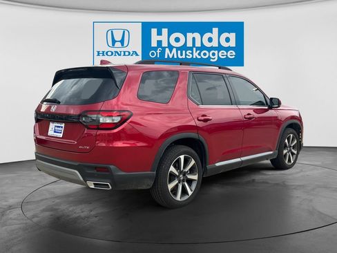 Used 2025 Honda Pilot Elite image 3