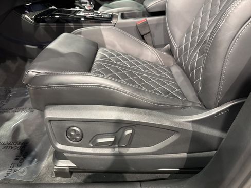 Used 2025 Audi SQ5 Prestige image 13