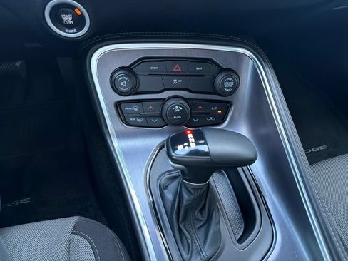 Used 2015 Dodge Challenger SXT RWD image 13