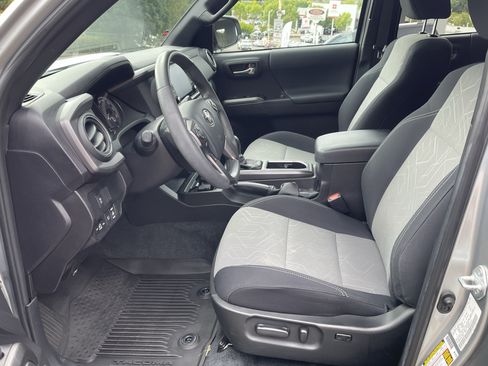 Certified 2023 Toyota Tacoma TRD Off-Road w/ Technology Package AWD/4WD image 13