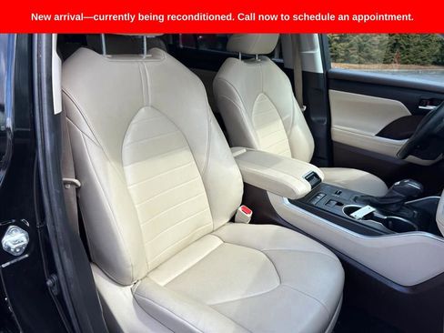 Used 2021 Toyota Highlander XLE image 20