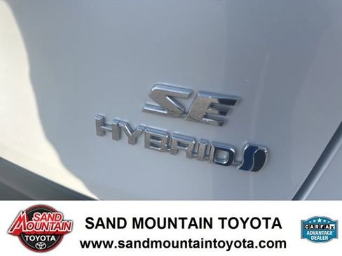 Used 2024 Toyota RAV4 SE image 10