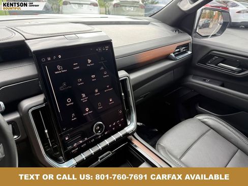 Used 2025 GMC Yukon XL Denali AWD/4WD image 22