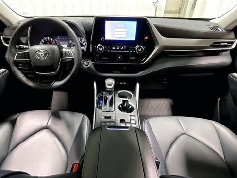 Certified 2024 Toyota Highlander XLE AWD/4WD image 16