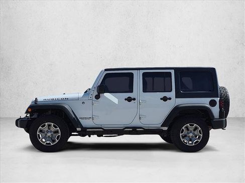 Used 2017 Jeep Wrangler Unlimited Rubicon w/ Connectivity Group AWD/4WD image 9