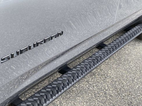 Used 2021 Chevrolet Suburban Z71 w/ Luxury Package image 11