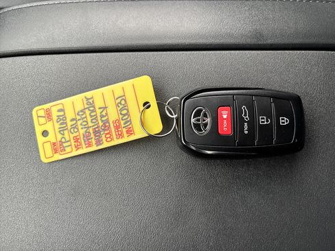 Certified 2026 Toyota Highlander Platinum image 33