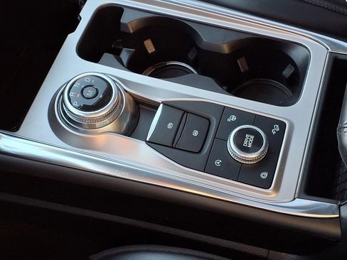 Used 2020 Ford Explorer Platinum w/ Premium Technology Package image 15