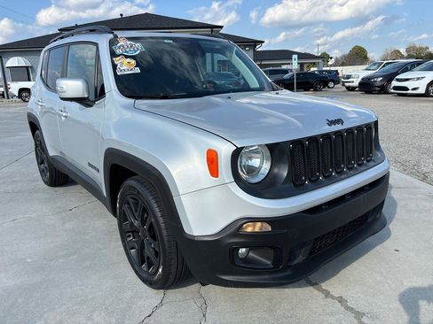 Used 2018 Jeep Renegade Altitude image 2