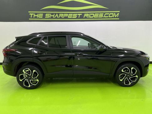 Used 2024 Chevrolet Trax RS w/ Sunroof Package FWD image 11