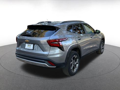 Used 2025 Chevrolet Trax LT w/ LT Convenience Package image 7