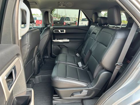 Used 2023 Ford Explorer XLT w/ Equipment Group 202A image 13