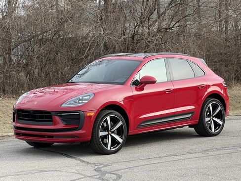 Certified 2022 Porsche Macan image 1