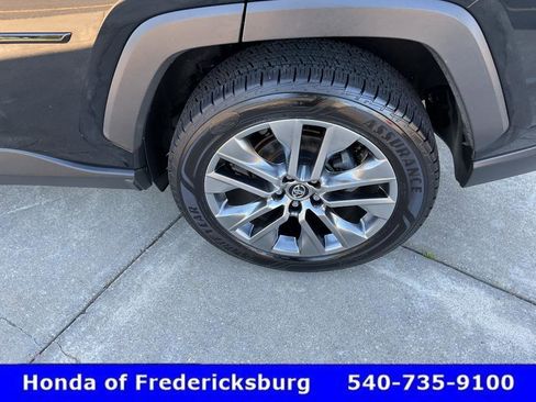 Used 2020 Toyota RAV4 Limited AWD/4WD image 11