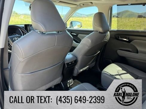 Used 2022 Toyota Highlander XLE AWD/4WD image 28