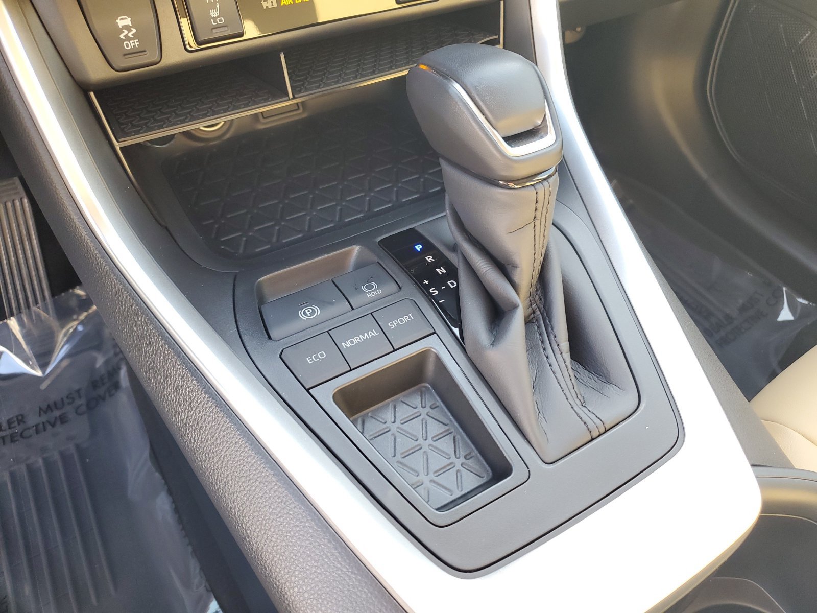 Used 2025 Toyota RAV4 XLE Premium w/ Weather Package FWD image 27