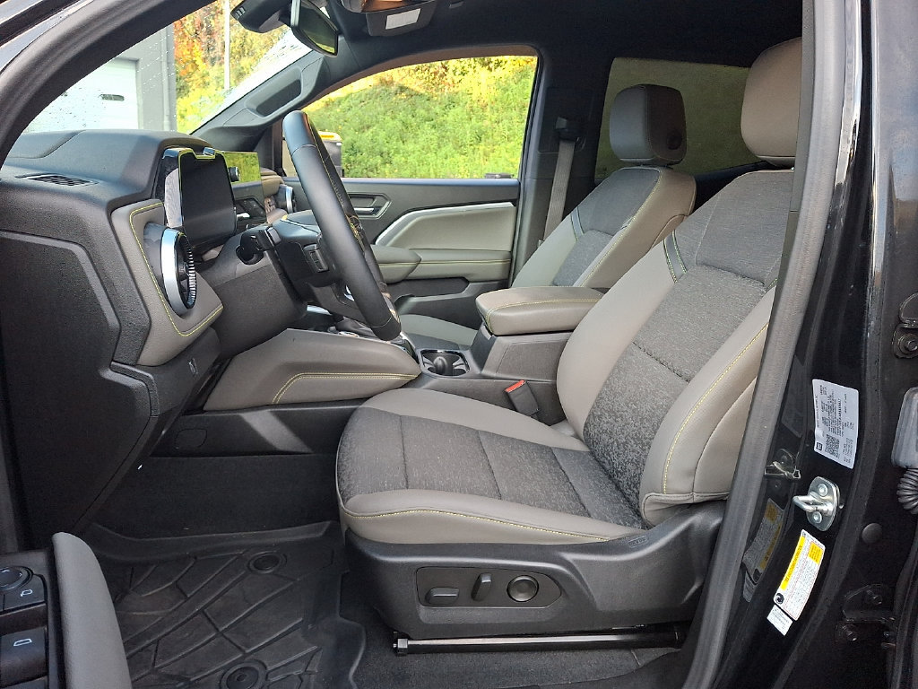 Used 2024 Chevrolet Colorado ZR2 w/ Safety Package AWD/4WD image 13
