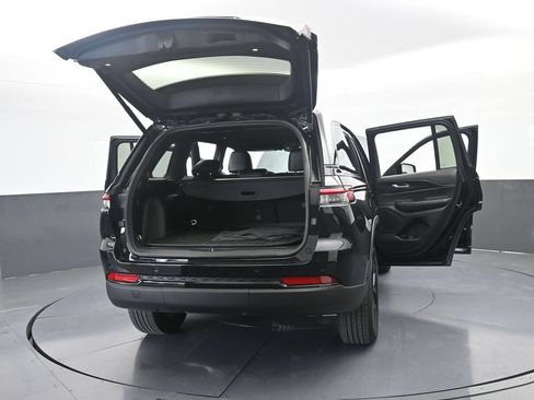 Used 2025 Jeep Grand Cherokee Altitude RWD image 76