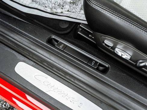 Used 2018 Porsche 718 Cayman Base image 26