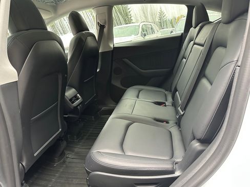 Used 2022 Tesla Model Y Long Range image 15