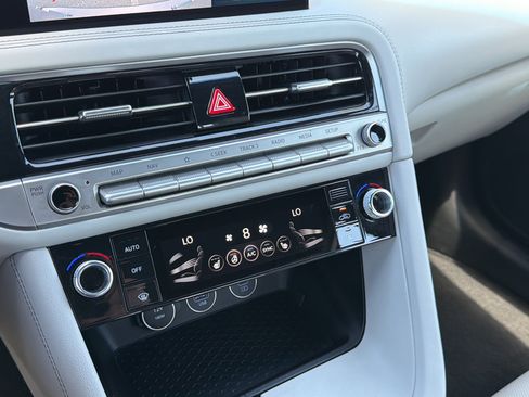 Used 2025 Genesis G70 2.5T AWD/4WD image 25