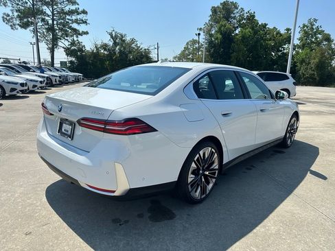 Certified 2025 BMW 530i w/ Premium Package image 5