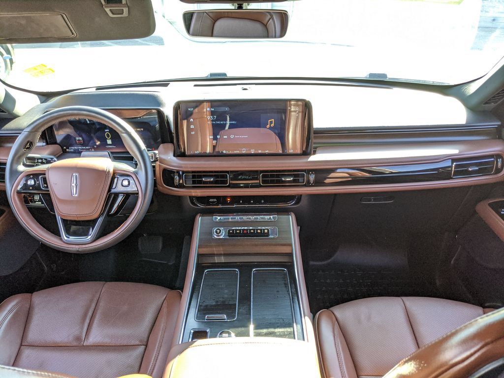 Used 2025 Lincoln Aviator Reserve AWD/4WD image 7