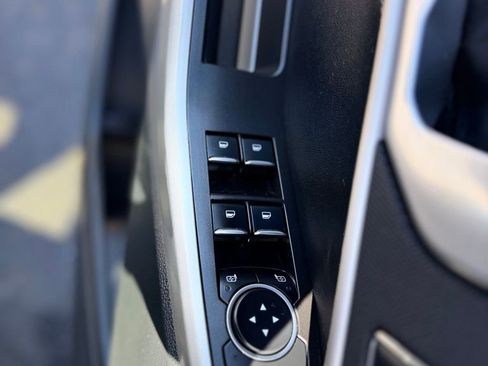 Used 2023 Ford Explorer XLT w/ Equipment Group 202A AWD/4WD image 18