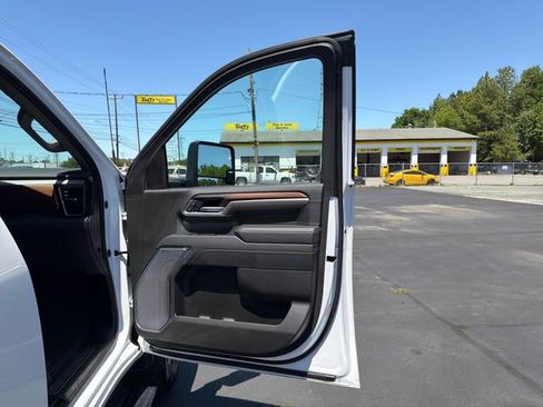 Used 2025 GMC Sierra 3500 Denali w/ Technology Package AWD/4WD image 25