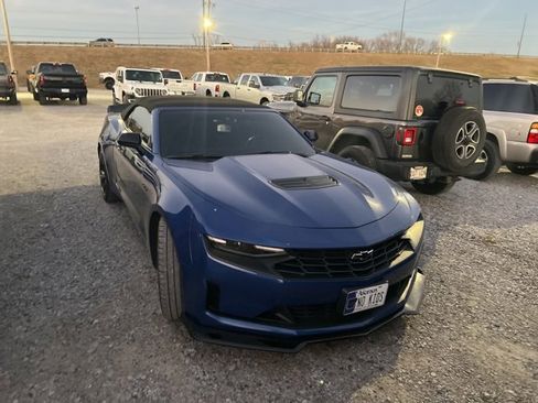 Used 2021 Chevrolet Camaro LT w/ Technology Package image 2