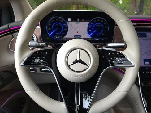 Used 2023 Mercedes-Benz EQS 450+ SUV image 33