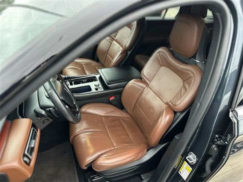 Used 2022 Lincoln Aviator Reserve w/ Equipment Group 201A image 12