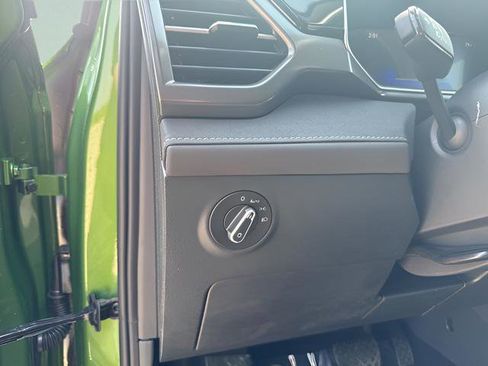 New 2025 Volkswagen Taos SE image 8