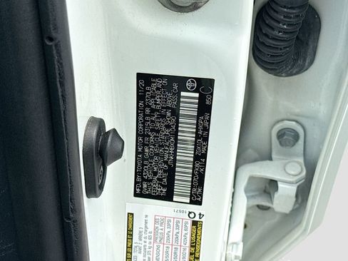 Used 2021 Toyota C-HR XLE FWD image 30
