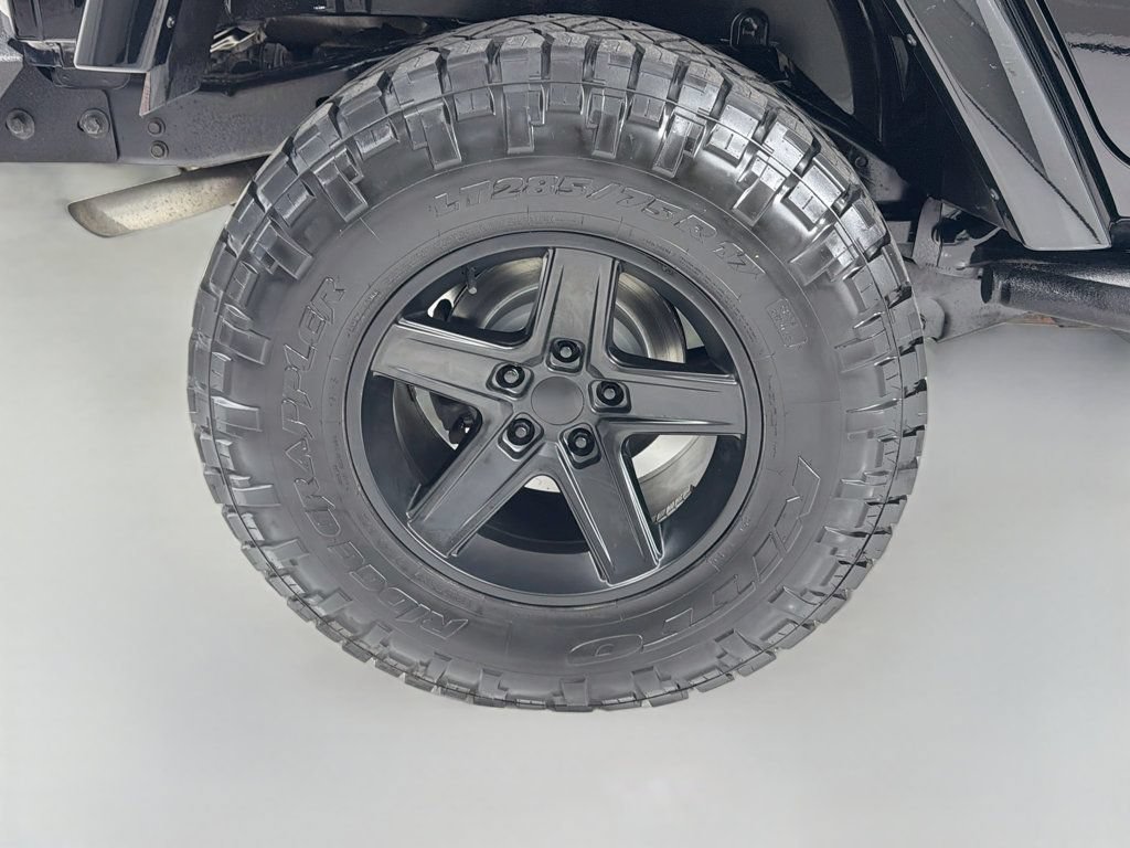Used 2013 Jeep Wrangler Unlimited Sahara w/ Connectivity Group AWD/4WD image 30