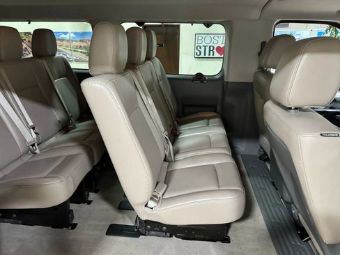Used 2018 Nissan NV 3500 SL RWD image 30