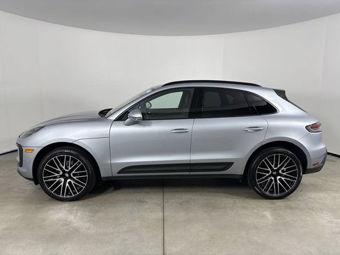 Certified 2024 Porsche Macan AWD/4WD image 2