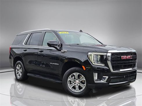 Used 2024 GMC Yukon SLE image 2