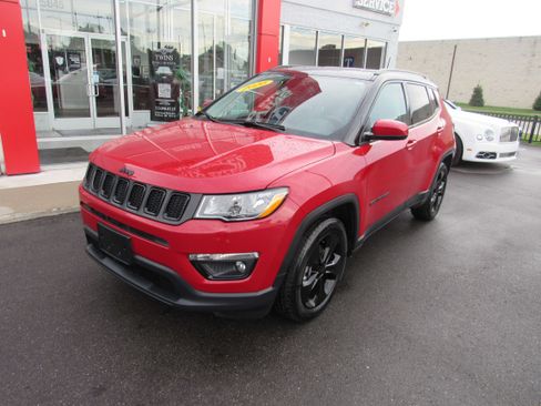 Used 2020 Jeep Compass Latitude FWD image 2