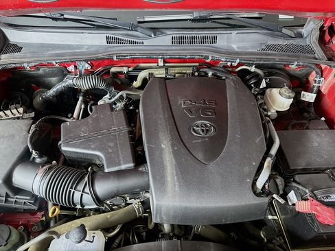 Used 2020 Toyota Tacoma TRD Off-Road w/ Technology Package RWD image 31